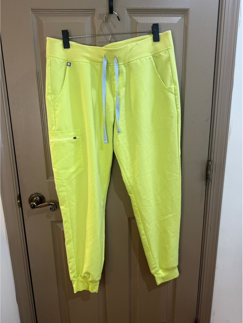 FIGS Zamora Jogger Scrub Pants Serving Lime Neon Green Size L Rare